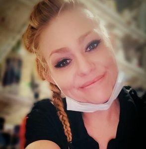 Meet your Posher, Laura